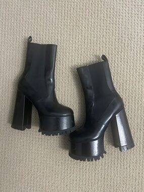 Jeffrey Campbell Black Lug Platform Chelsea Boots